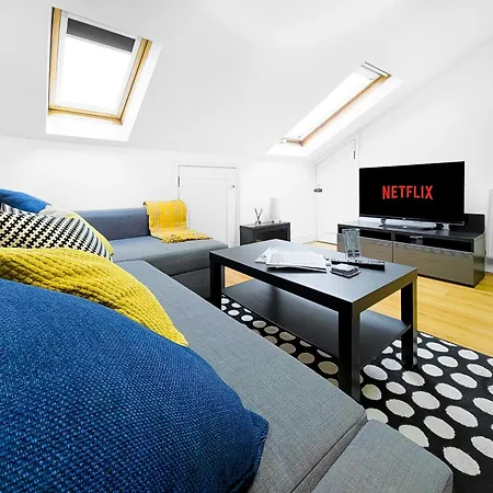 Charming London Home, Opp Arnos Grove Underground Station, Parking